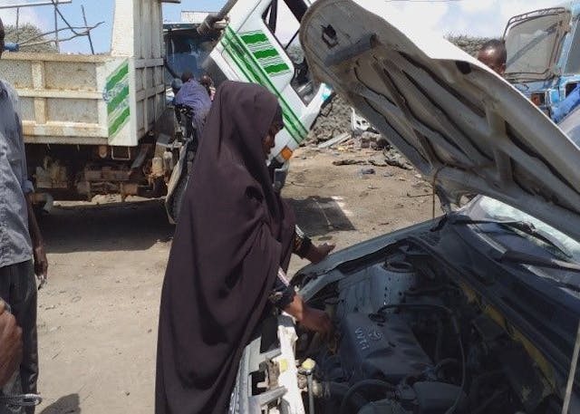 Somali Women Embracing Men “Only” Skills To Make Ends Meet